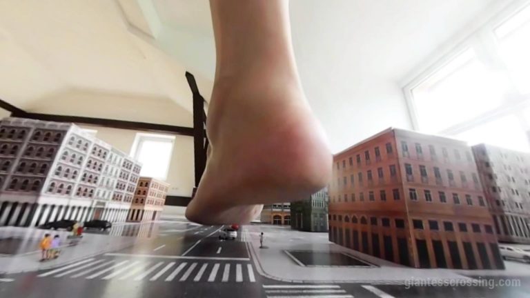 VR 360 Giantess Loryelles Town Attack No 1 Giantess Loryelle